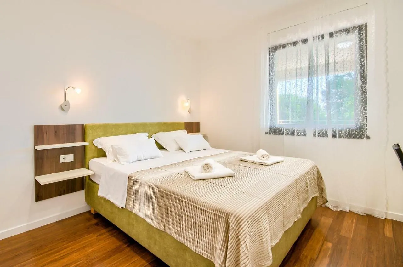 Rooms K&T Sea Side Luxury Pula 4*,  Croacia