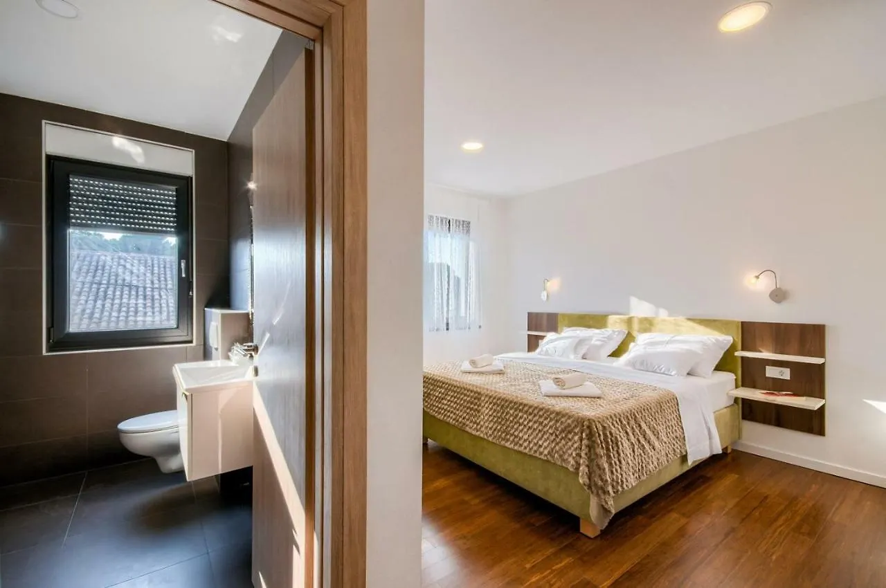 Rooms K&T Sea Side Luxury Pula 4*,